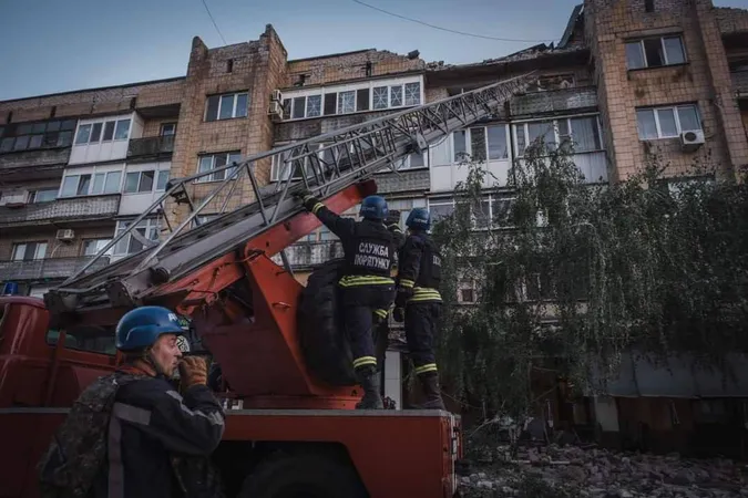 Влучили в багатоповерхівки з людьми: росіяни обстріляли Покровськ на Донеччині