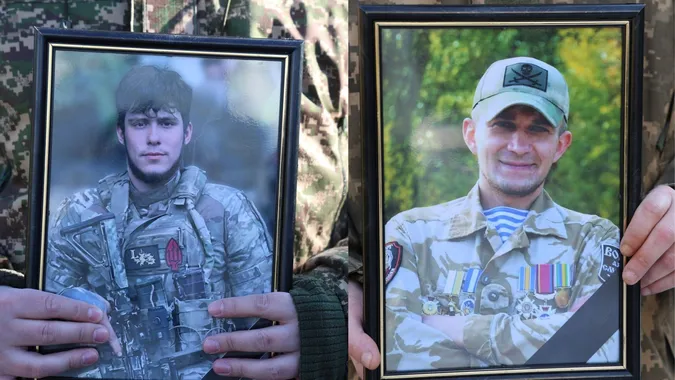 У Луцьку попрощалися із загиблими воїнами Владиславом Петруком та Андрієм Серганчуком (фото)