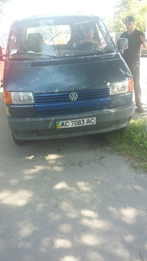 Автівки на газонах: у Луцьку ловили порушників (фото)