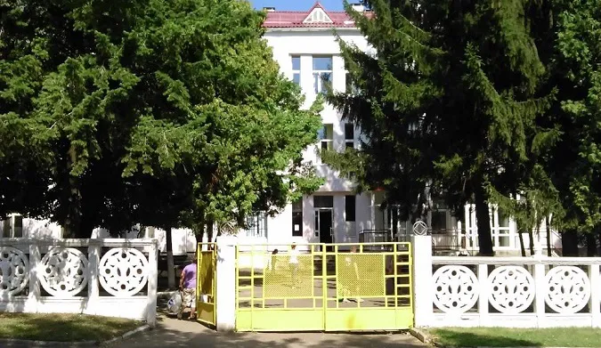 Немає грошей: у Луцьку скорочують персонал «інфекційки»