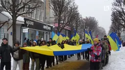 День Соборності у Луцьку: люди утворили ланцюг єдності (фото)