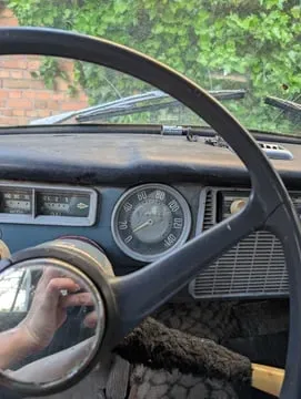 На такому їздив Папа Римський: у Луцьку продають раритетне авто 1970 року (фото)