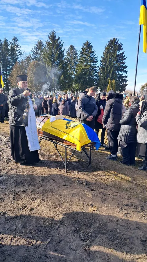 На Волині провели в останню дорогу полеглого воїна Віктора Ващука (фото)