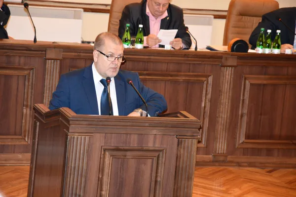 Алкоголь, неповага та ворожнеча під час сесії Волиньради (фото)