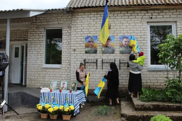 На Маневиччині відкрили меморіальні дошки трьом захисникам