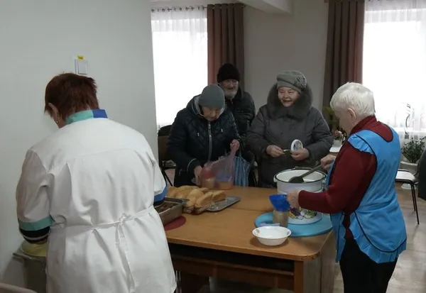 Щодня годують 150 людей: кількість звернень у луцький терцентр зросла на 10%