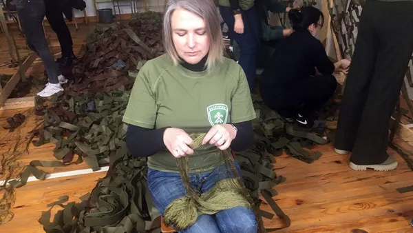 Вже роблять нове замовлення: на Волині «Патріотки» сплели 21000 м2 маскувальних сіток (фото, відео)