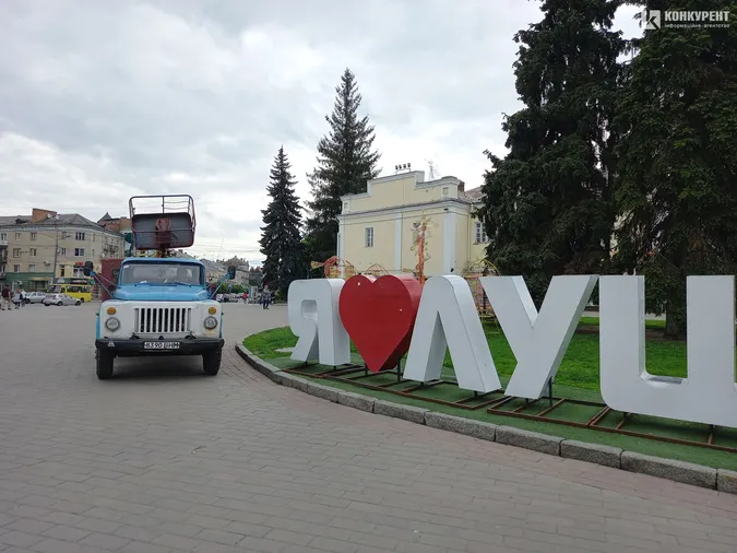З центру Луцька забрали великодні яйця (фото)