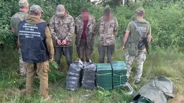 Троє волинян вночі несли сигарети до Польщі. Але не донесли (фото, відео)