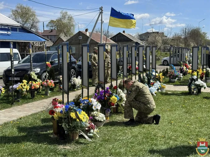 У Затурцівській громаді встановили сім нових стел загиблим Героям (фото)