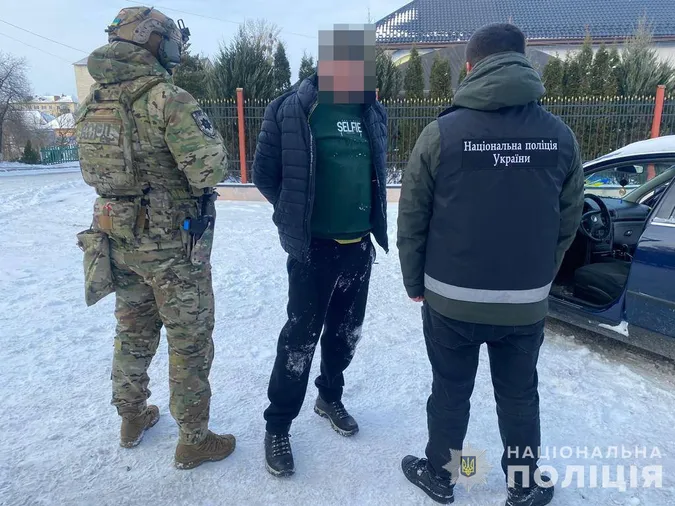 Продавав «зброю таємної дії»: поліція затримала 38-річного волинянина (фото)