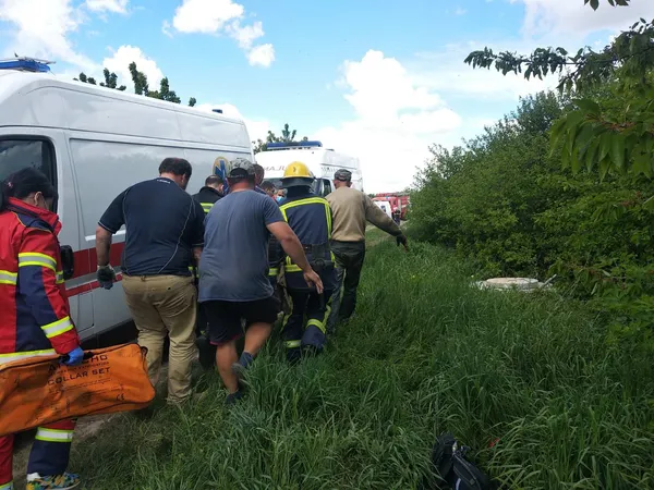 Двоє працівників «Нововолинськводоканалу» втратили свідомість у 4-метровому колодязі (фото)
