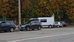 «Все заставлено»: у Луцьку пропонують зробити платним паркування біля обласної лікарні (відео)