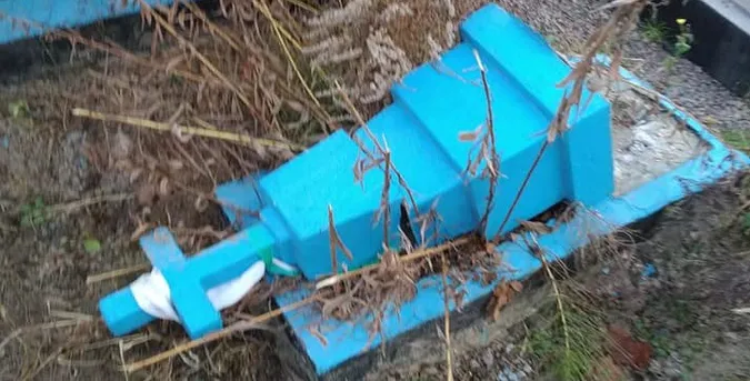 На Волині вандали пошкодили надгробки на кладовищі (фото)
