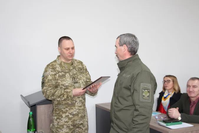 На Волині відзначили чоловіка, який допоміг затримати вигнанця з білорусі (фото)