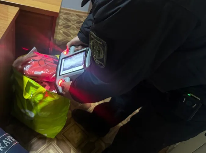 У «Ягодині» в киянки забрали антикварний годинник (фото)