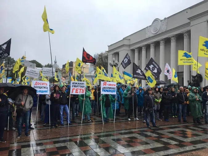 До листопада Уряд заборонить в'їзд «євроблях»