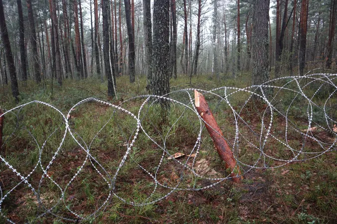 Волинські тероборонівці облаштовують протипіхотні бар’єри (фото)