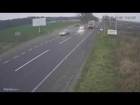 Фура рознесла легковик за секунду: показали шокуюче відео смертельної аварії на Волині