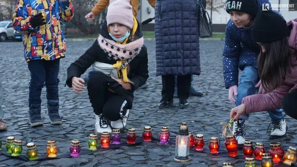 У Луцьку вшанували пам'ять жертв Голодомору (фото, відео)