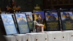 У Луцьку п'ятьом родинам загиблих прикордонників вручили їхні посмертні нагороди (фото)