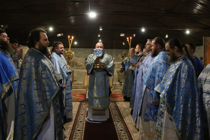 У першому храмі Луцька, якому майже тисяча років, помолилися перед стародавньою іконою (фото)