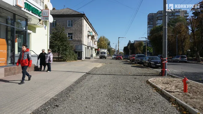 Хаос та вкладання бруківки: що коїться на проспекті Волі у Луцьку (фото)