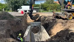 У Струмівці замінюють водопропускну трубу на трасі Н-22 (фото)