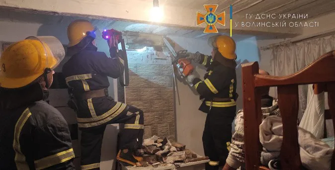 У Луцькому районі через забитий димохід ледь не згоріла хата (фото, відео)