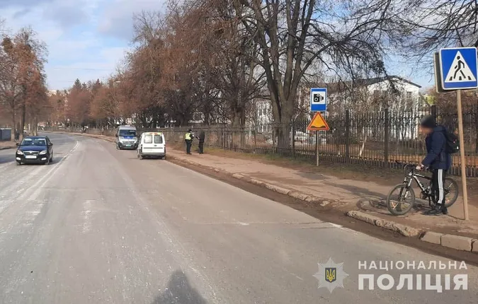 У Луцьку автівка збила на переході школяра (фото)
