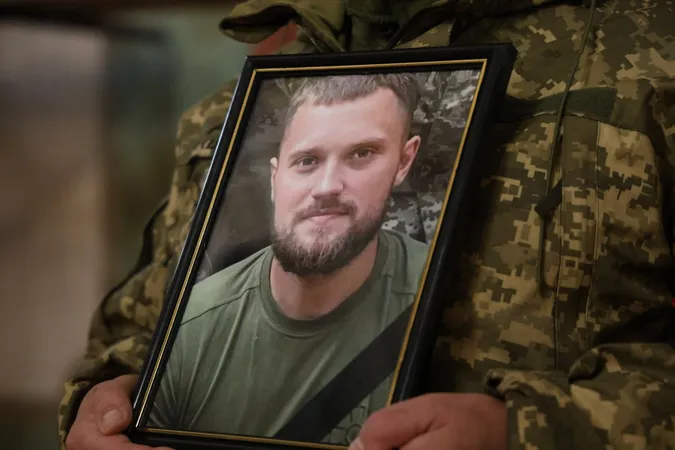 🕯Лучани попрощалися із загиблим захисником Дмитром Загурним (фото)