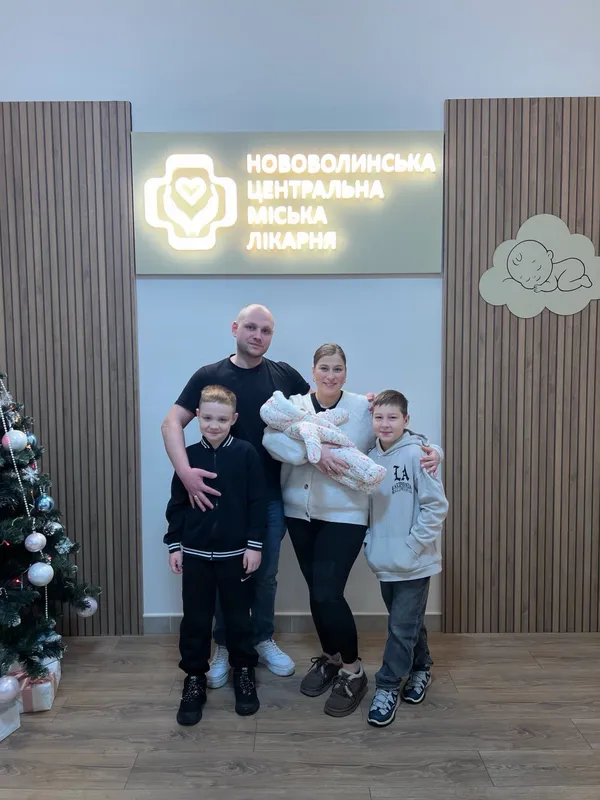 У Нововолинську на Різдво народилося четверо дітей: для батьків облаштували нову фотозону
