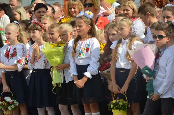 Кульки, танці та перший урок: у Луцьку відкрили школу № 27 (ФОТО)