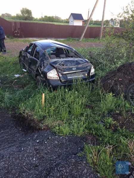 На щойно відремонтованій волинській трасі автівка злетіла в кювет (фото)