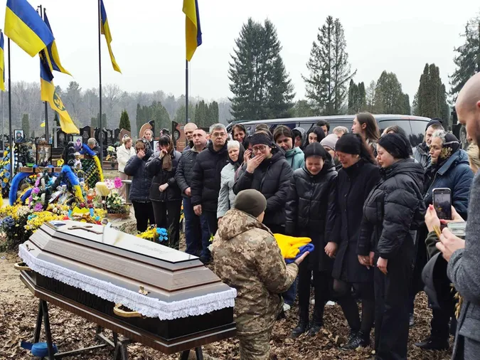 У Луцькому районі попрощалися із загиблим воїном Андрієм Драганчуком (фото)