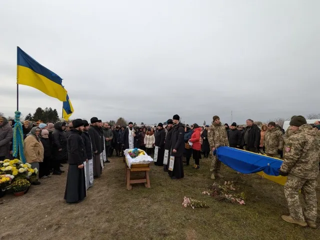На Волині попрощались із загиблим воїном Валентином Поліщуком (фото, відео)