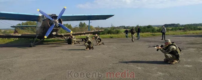 На Ковельщині відбулись навчання з колишнім контрабандистським літаком (фото)
