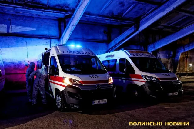 «Інколи немає часу випити чай» – як на Волині працюють ковідні медичні бригади (фото)