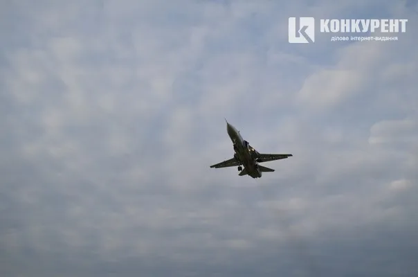 У мережі опублікували фото військових польотів над Луцьком