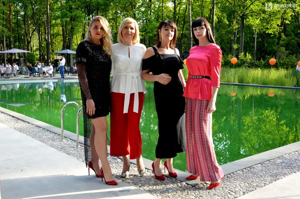 Із янголами та дітьми: якою була луцька вечірка біля басейну з Андре Таном (фото)