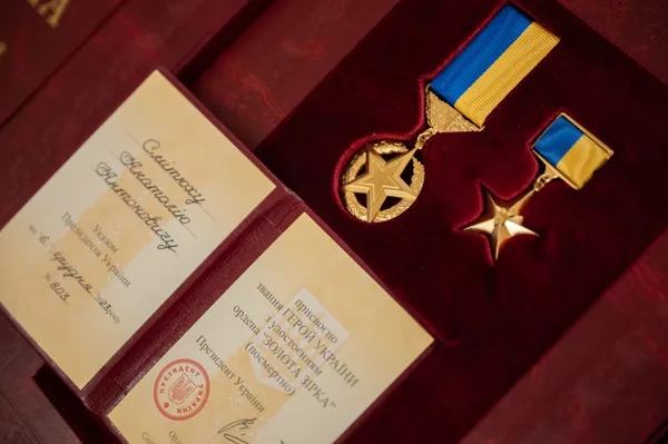 Зеленський вручив орден «Золоту Зірку» родині загиблого на війні волинянина Анатолія Смітюха