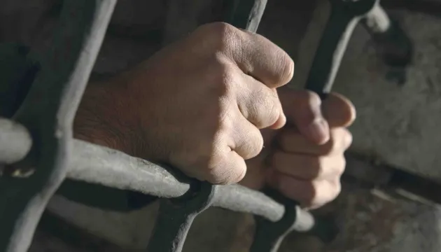 Двох лучан арештували за відмову працювати