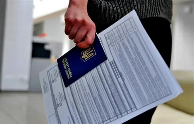 Від сьогодні у Луцьку візи видаватимуть по-новому