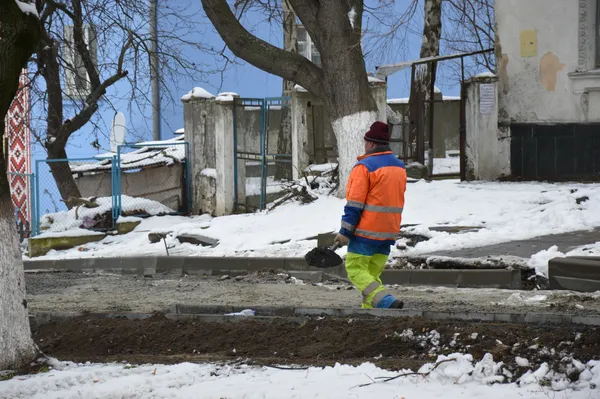 Як в центрі Луцька ремонтують дорогу (фото)