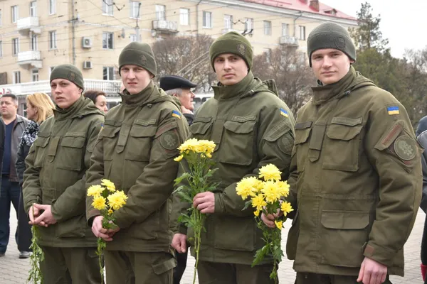 У центрі міста лучани читали вірші Шевченка (фото)