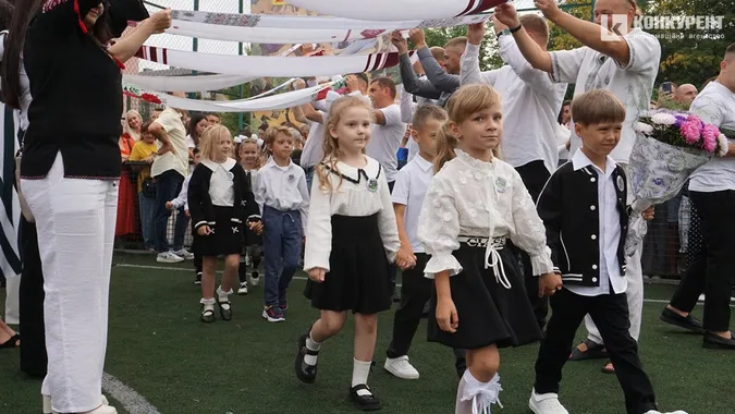 1 вересня у луцькій школі №9: як це було (фоторепортаж)