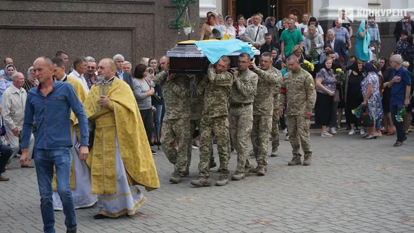 Луцьк у траурі: попрощалися із загиблим Героєм Валерієм Федюком (фото)