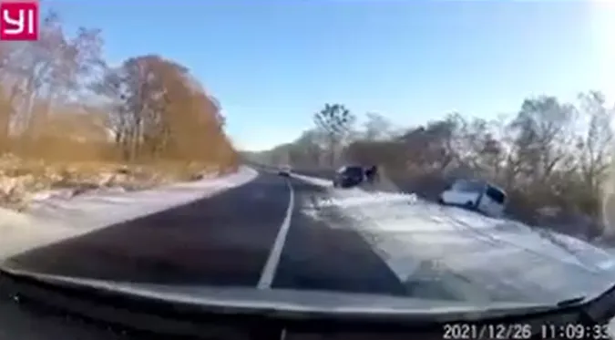 На трасі Луцьк – Володимир авто злетіло в кювет (відео)