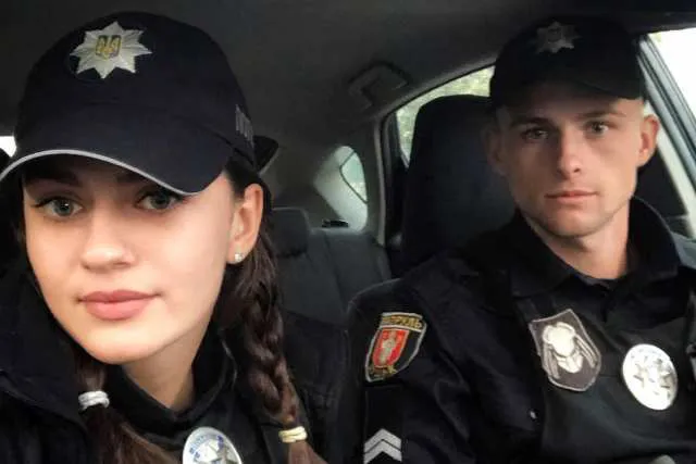 Луцькі патрульні підвезли в село трьох дітей, які спізнилися на автобус