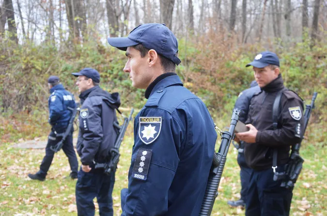 Волинські «шерифи» повправлялися у стрільбі з помповиків і пістолетів (фото)